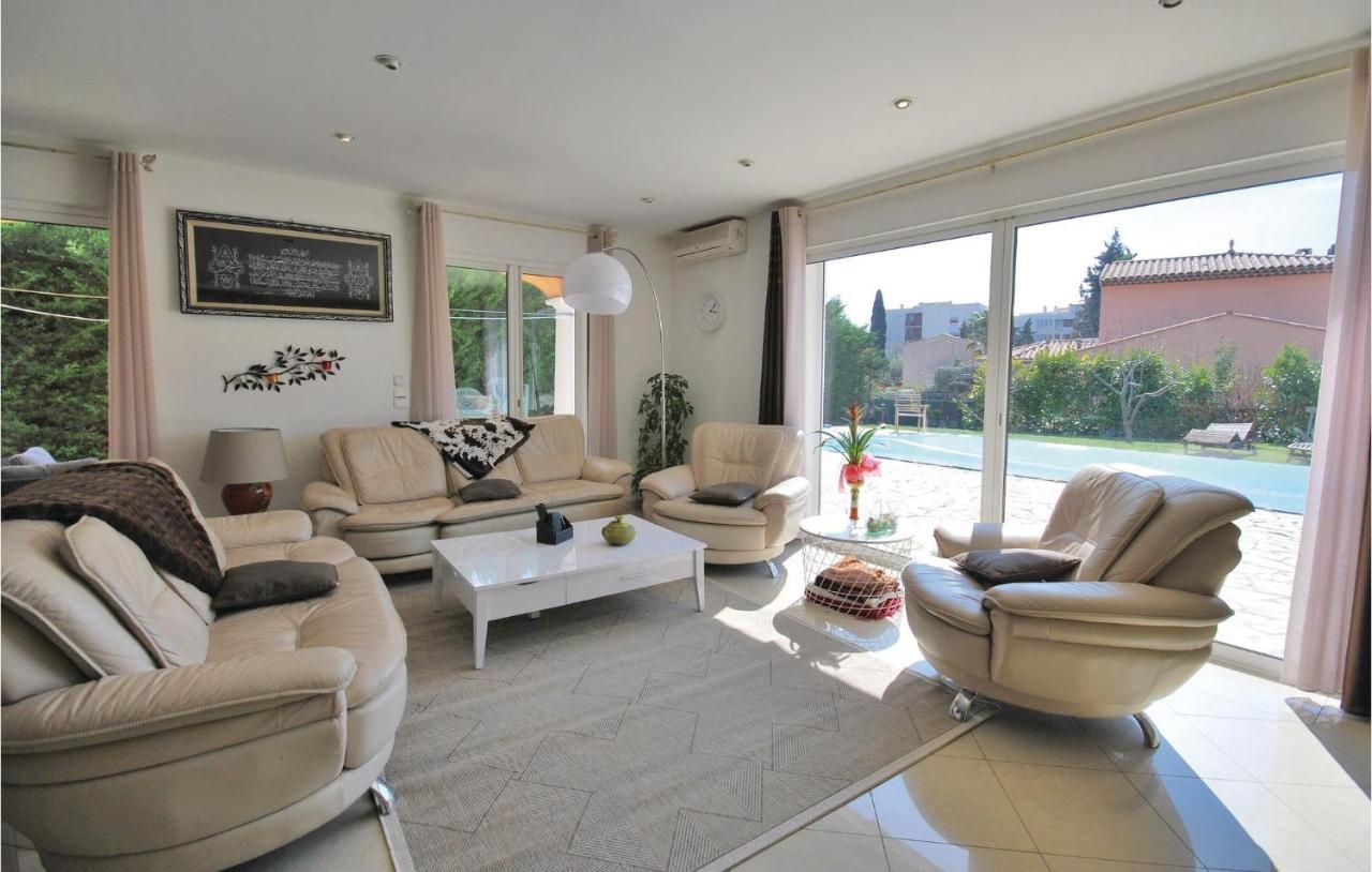 Beautiful In With Kitchen * Fréjus
