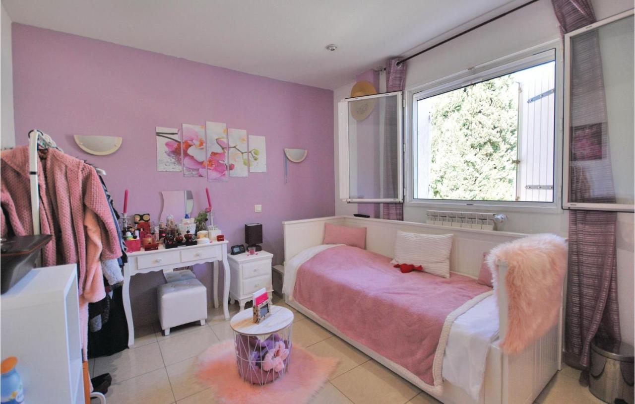 Beautiful In With Kitchen Holiday home